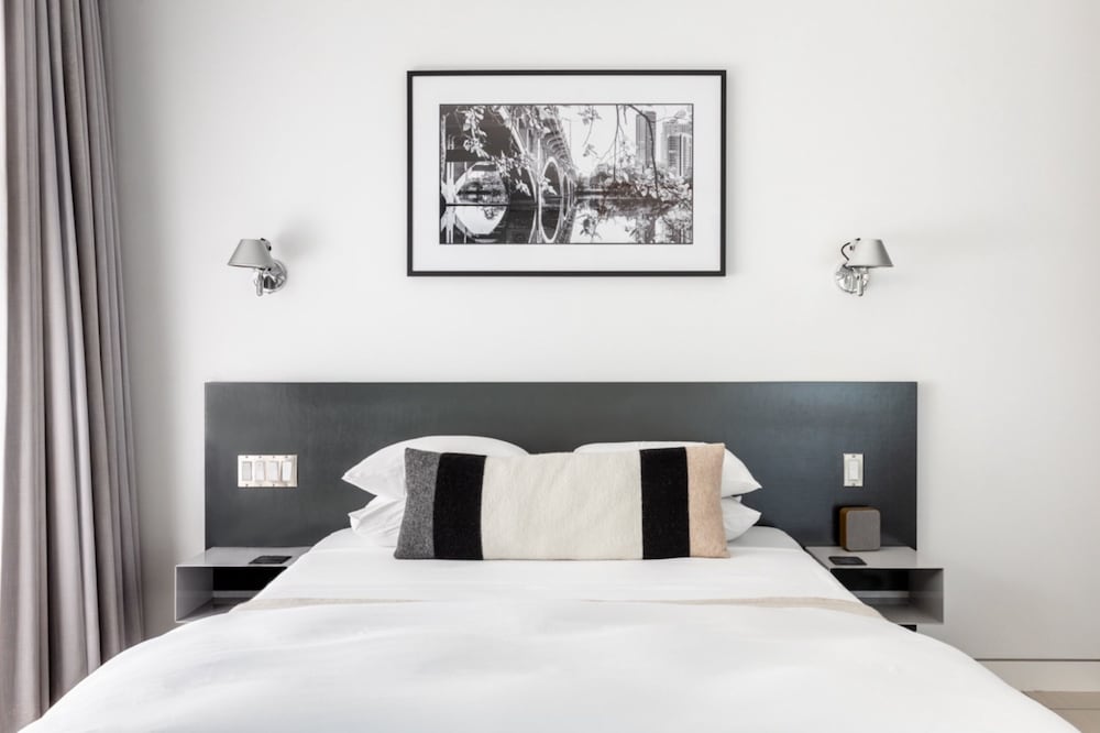 Luxury Room, 1 Queen Bed, Private Bathroom, Garden Area (Balcony)