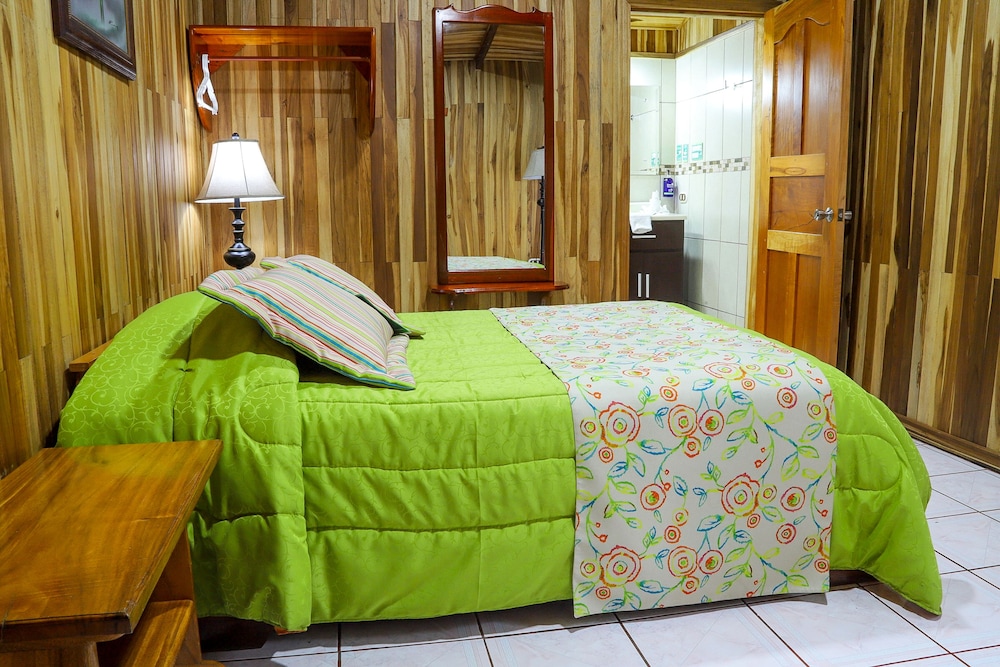 Family Cabin, 3 Bedrooms photo 3
