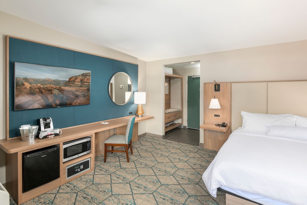 Superior Room, 1 King Bed with Sofa bed, Large Patio, Mountain View photo 2