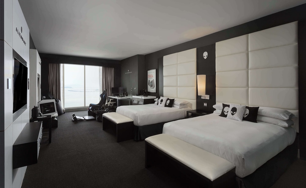 Master King Suite with Ocean View thumbnail 5
