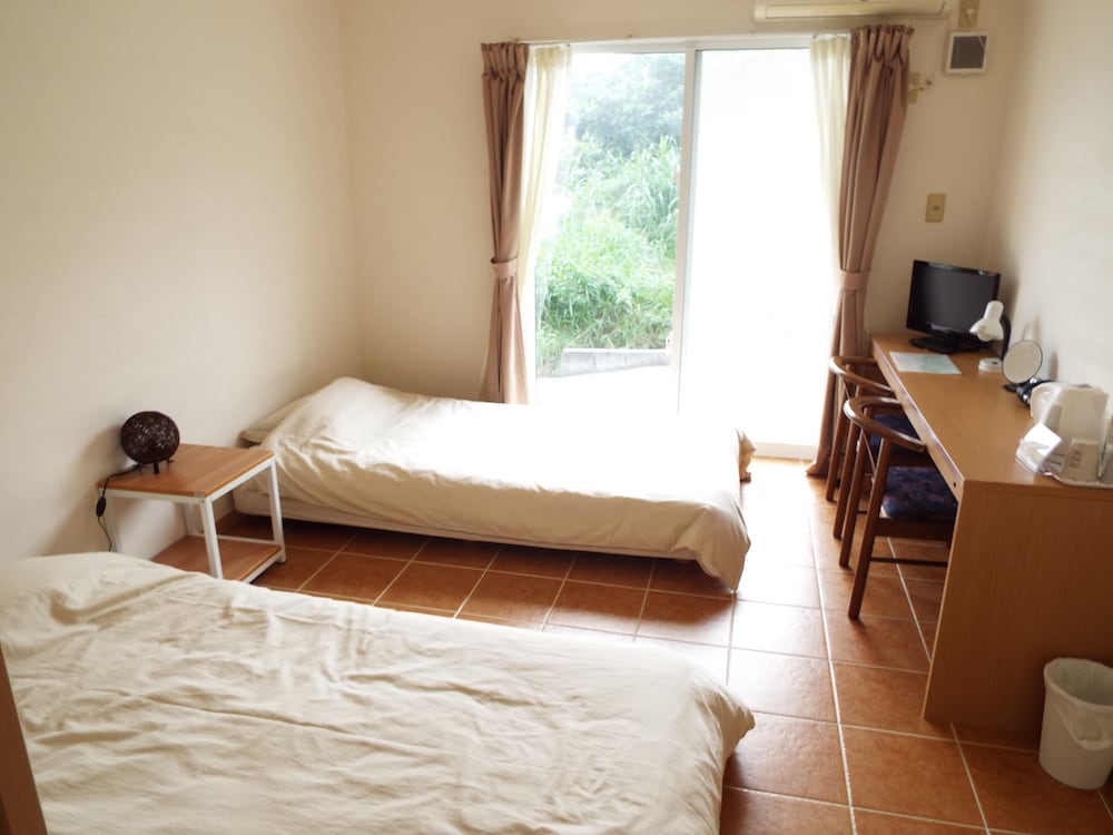 Twin Room with Extra Bed photo 1