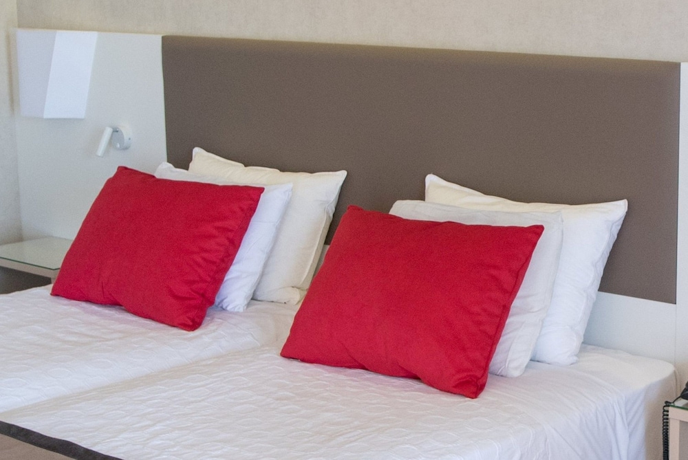 Room, 1 King Bed, Non Smoking, Garden View - Photo 8