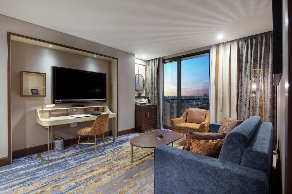 Suite, 1 Bedroom (1 King Bed)