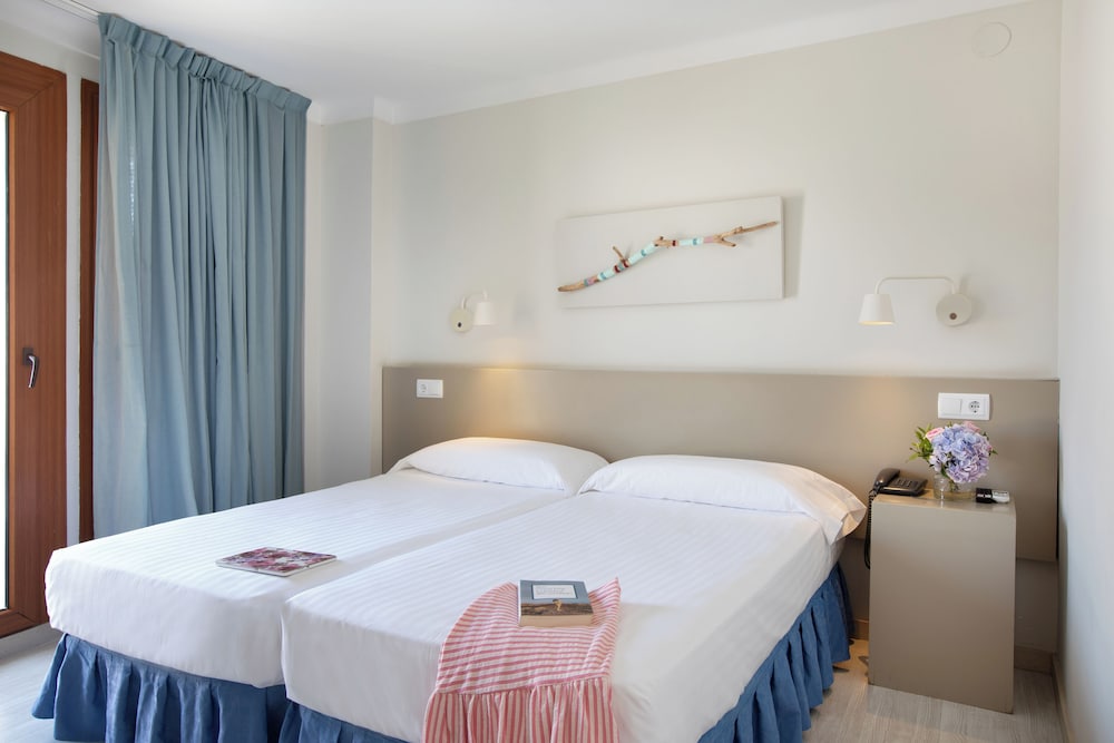 Quadruple Room - Photo 2