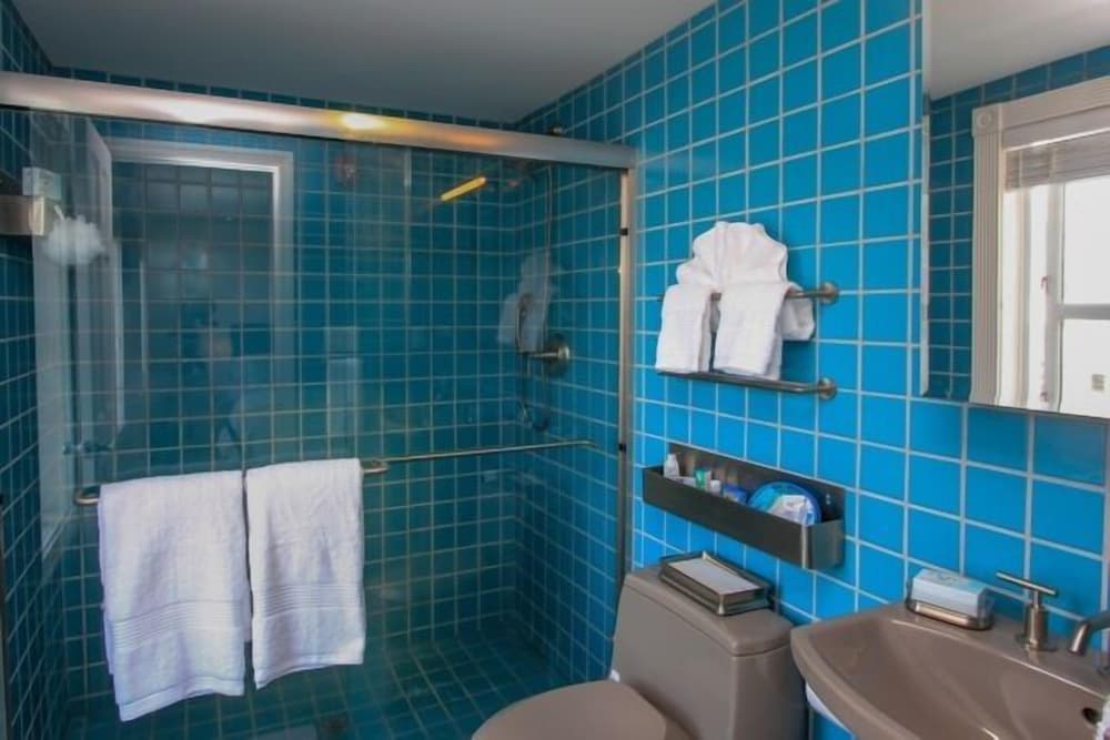 Standard Queen Room, 1 Queen Bed, Non Smoking (Adults Only) photo 2