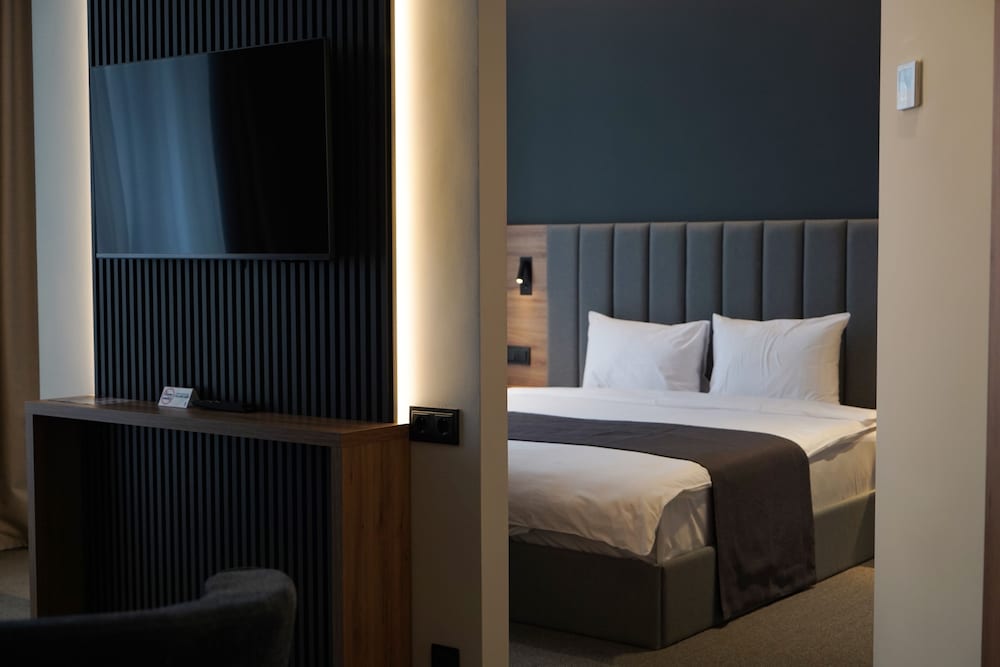 Executive Suite, City View