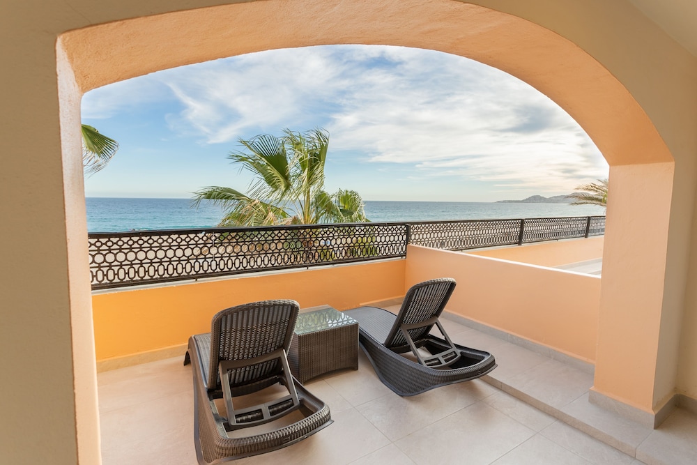 Deluxe Room, Balcony, Oceanfront - Photo 8