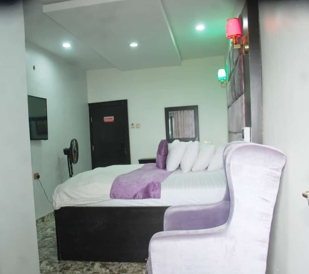 Deluxe Room - Photo 3
