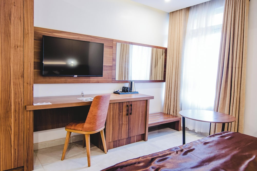 Deluxe Room - Photo 6