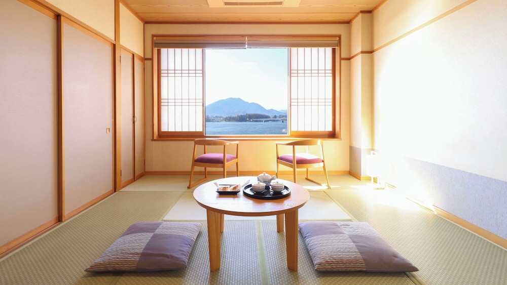 Traditional Room, Lake View