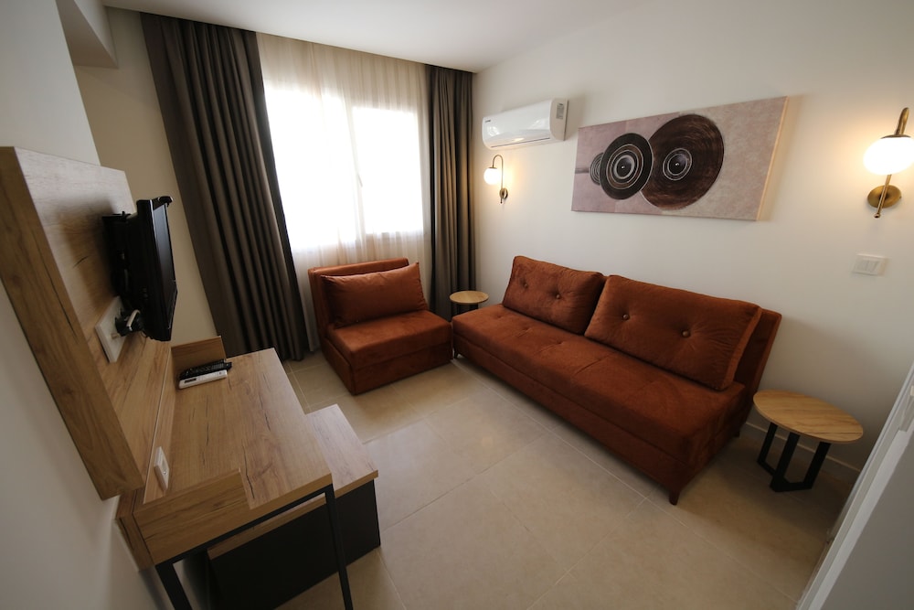 Comfort Suite, 1 Bedroom, City View - Photo 8