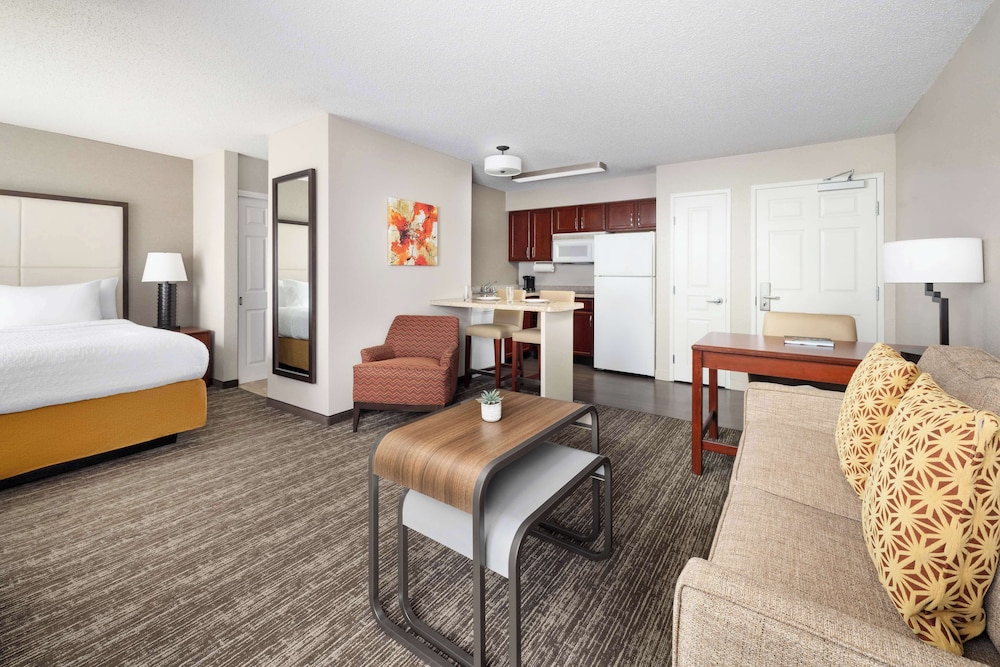 Suite, One King Bed, Accessible - Photo 2