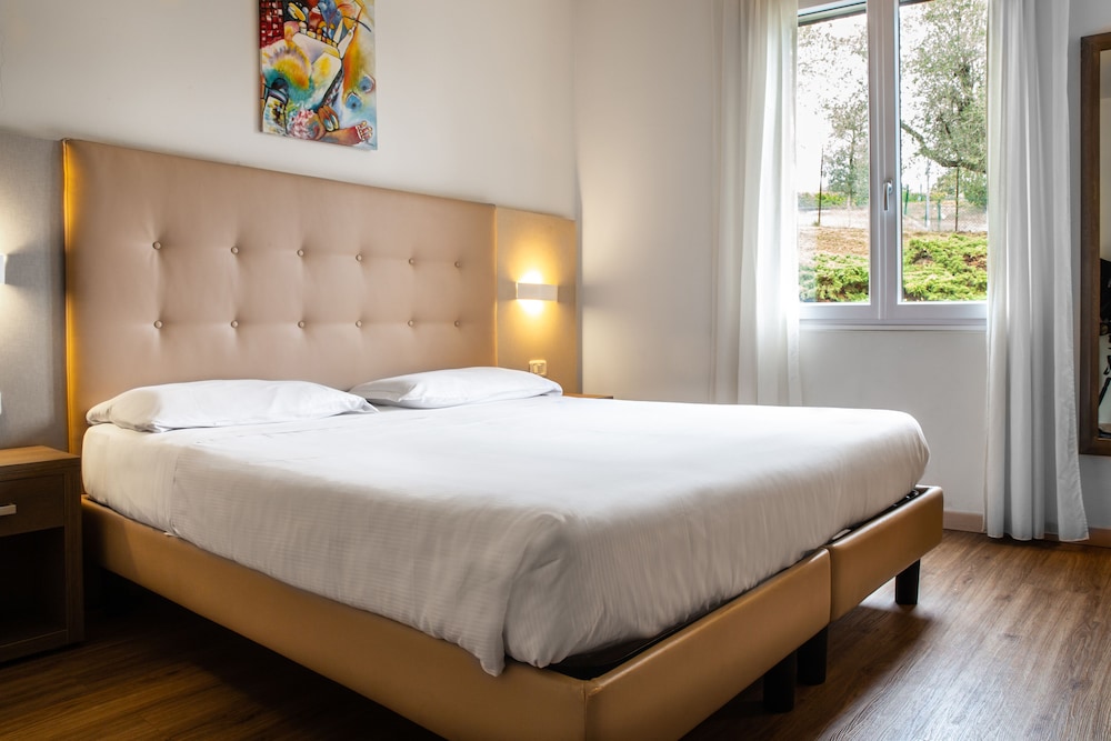 Standard Room, 2 Bedrooms photo 1