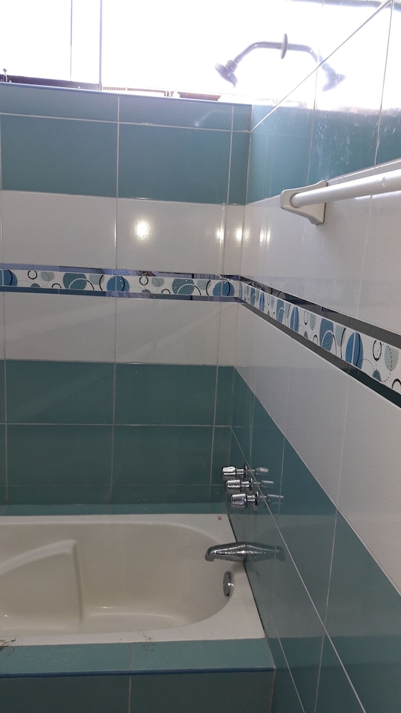 Family Room, 2 Double Beds, Non Smoking, Private Bathroom photo 2