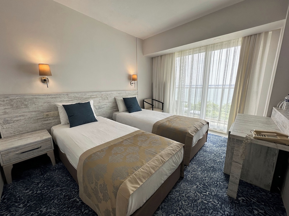 Standard Double or Twin Room, Sea View photo 3