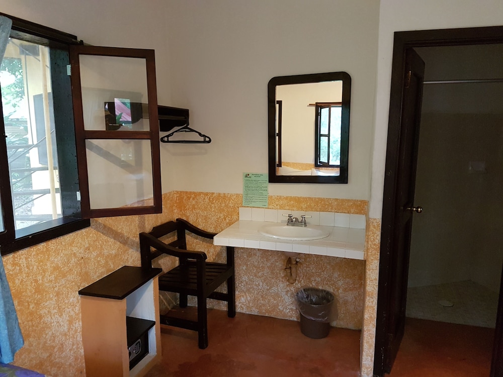 Economy Quadruple Room, 2 Double Beds, Private Bathroom photo 3