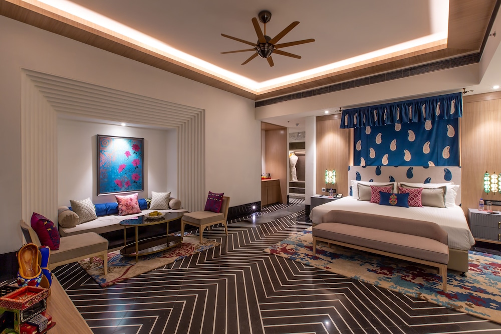Grand Luxury Room King Bed with Bathtub & Garden or Terrace Sit-out - Photo 2