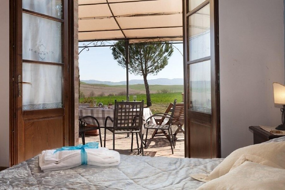 Comfort Double Room, 1 King Bed, Hill View photo 3