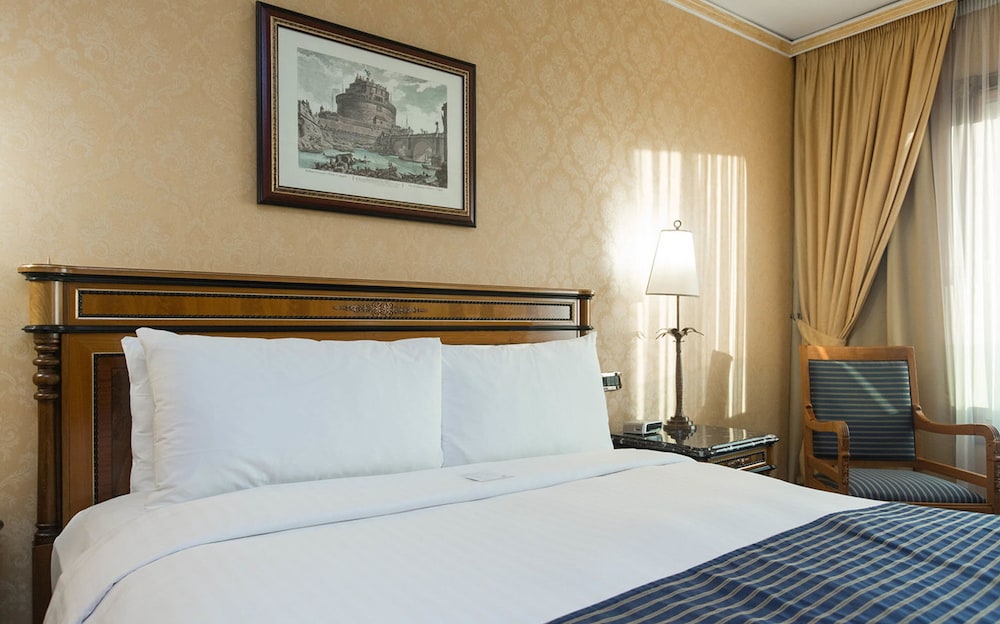 Family Room, 1 King Bed