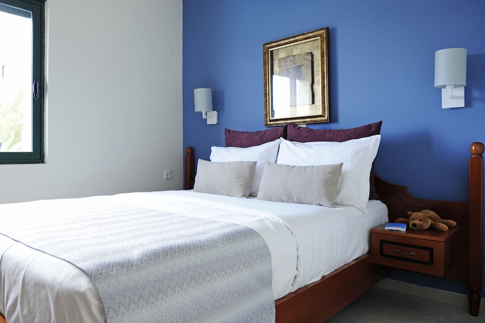 One Bedroom Apartment, Inland View photo 1