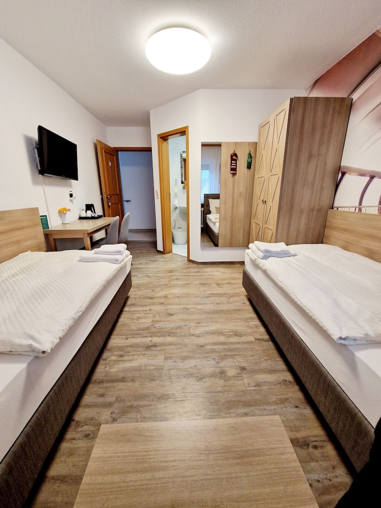 Twin Room, Private Bathroom - Photo 2