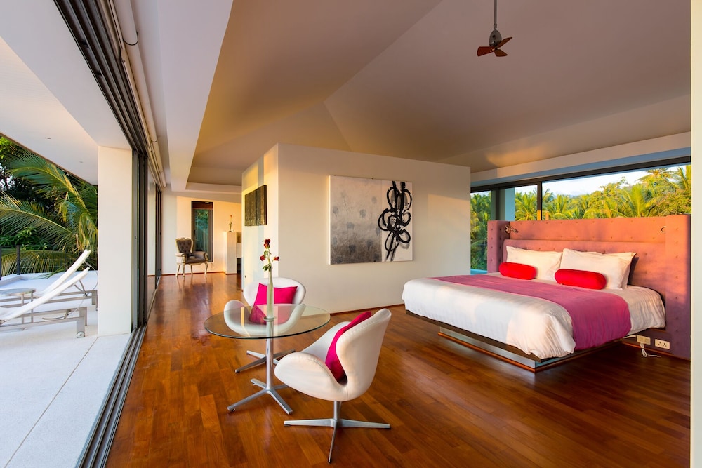 Luxury Villa photo 2