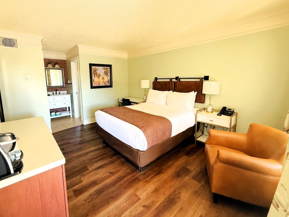 Signature Room, 1 Queen Bed, Non Smoking, Bay View
