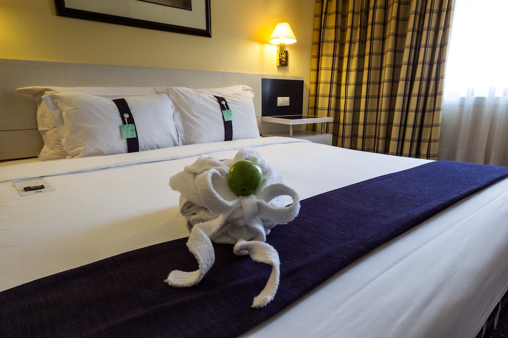 Suite, 1 King Bed - Photo 2