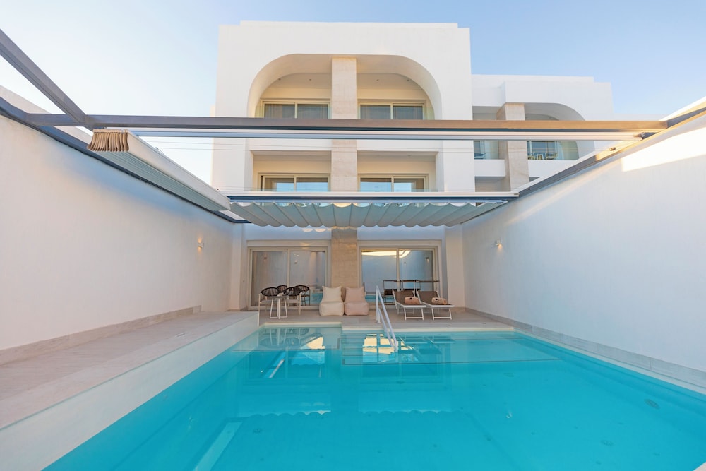 Executive Pool Suite (Posh Club) - Photo 5