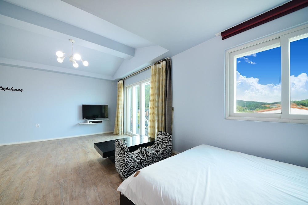 Basic Room, 1 Bedroom (Spiderman (1F/Private BBQ)) - Photo 6