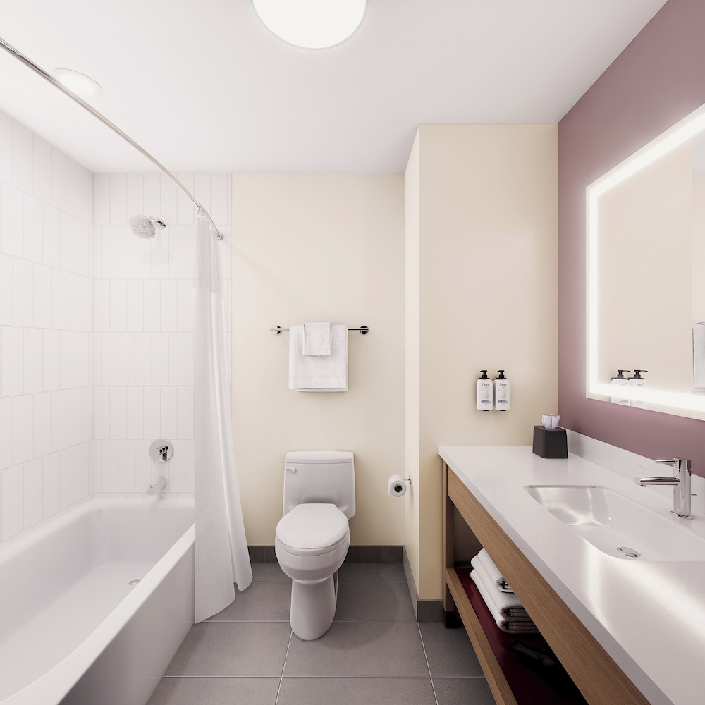 Suite, 2 Queen Beds (Tub) - Photo 7