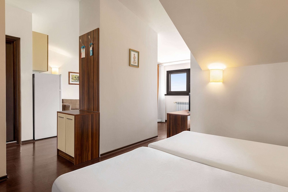 Studio, 1 Twin Bed (Attic) - Photo 4