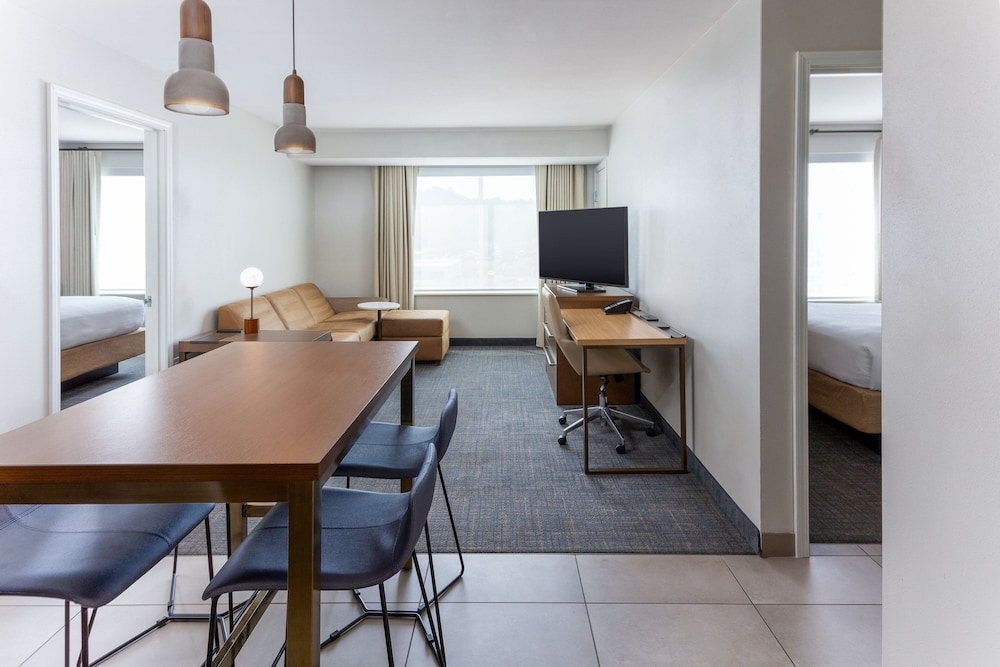 Suite, 1 Double Bed (Hearing Accessible) photo 3