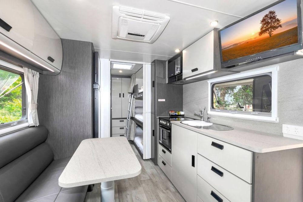 Jayco Van - Sleeps 5 photo 3