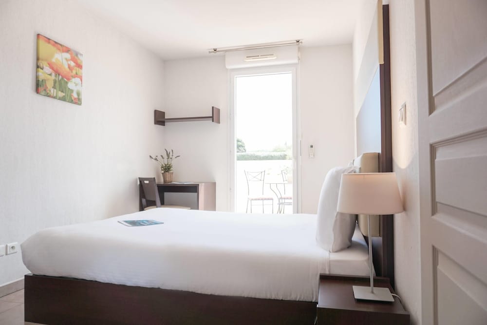 Standard Room, 1 Double Bed with Sofa bed, Non Smoking - Photo 4