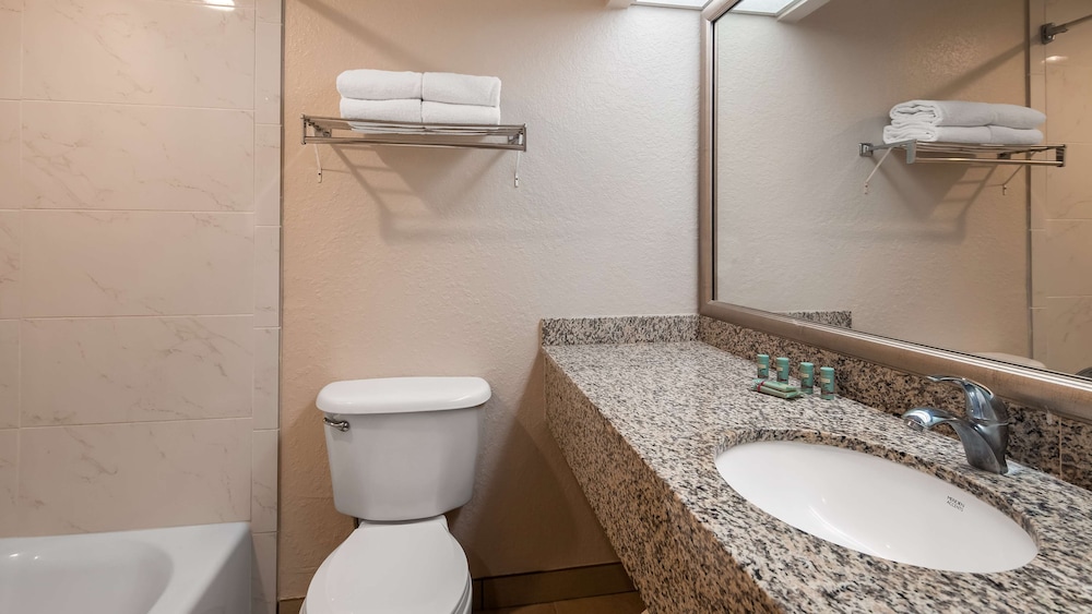 Room, Multiple Beds, Non Smoking, Refrigerator - Photo 6
