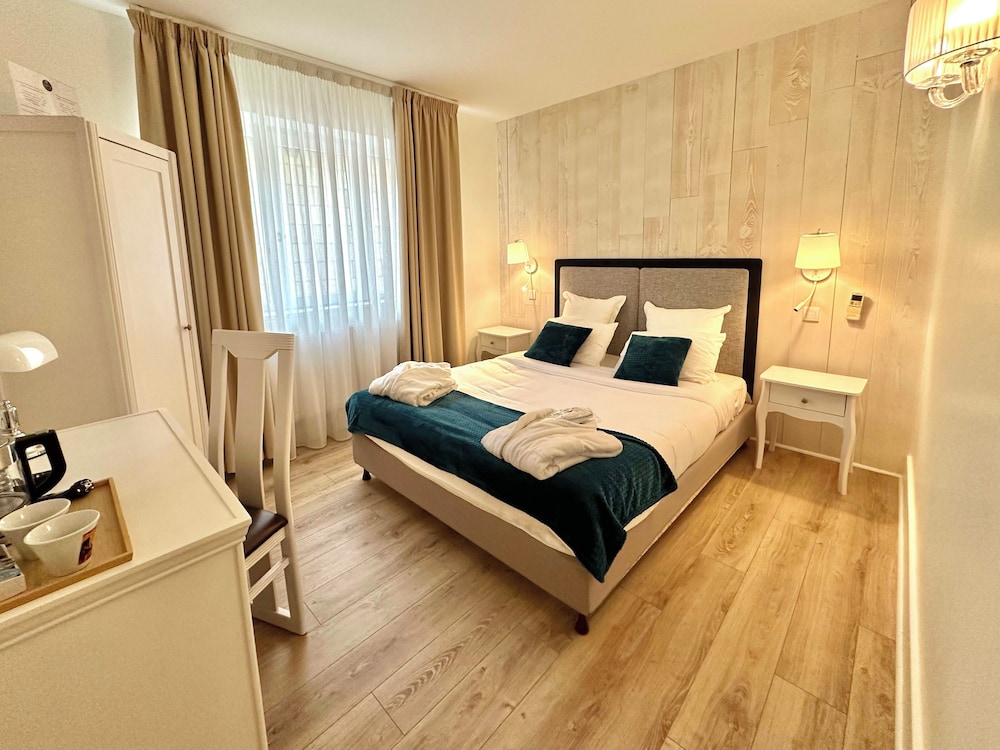 Classic Double Room, Mobility Accessible photo 1