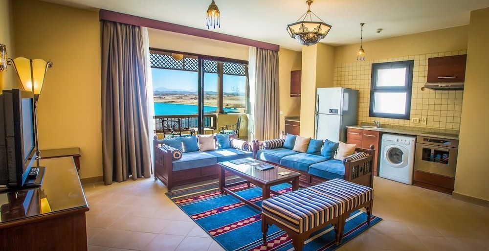 Superior Suite, 3 Bedrooms, Pool View - Photo 1