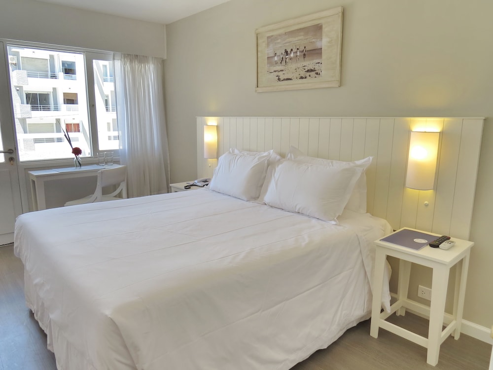 Standard Room, 1 Queen Bed photo 1