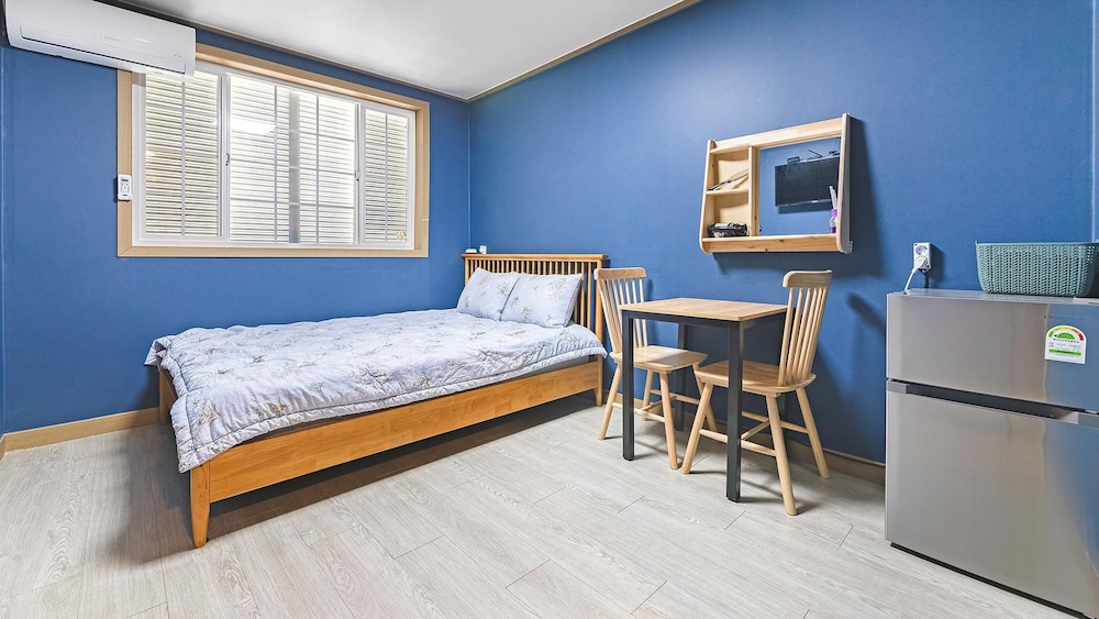 Basic Room, 1 Bedroom (302 (No Pet)) photo 2