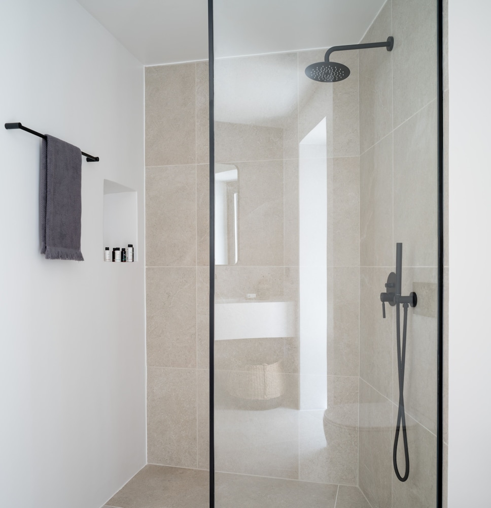 Junior Suite with Private Pool - Photo 3