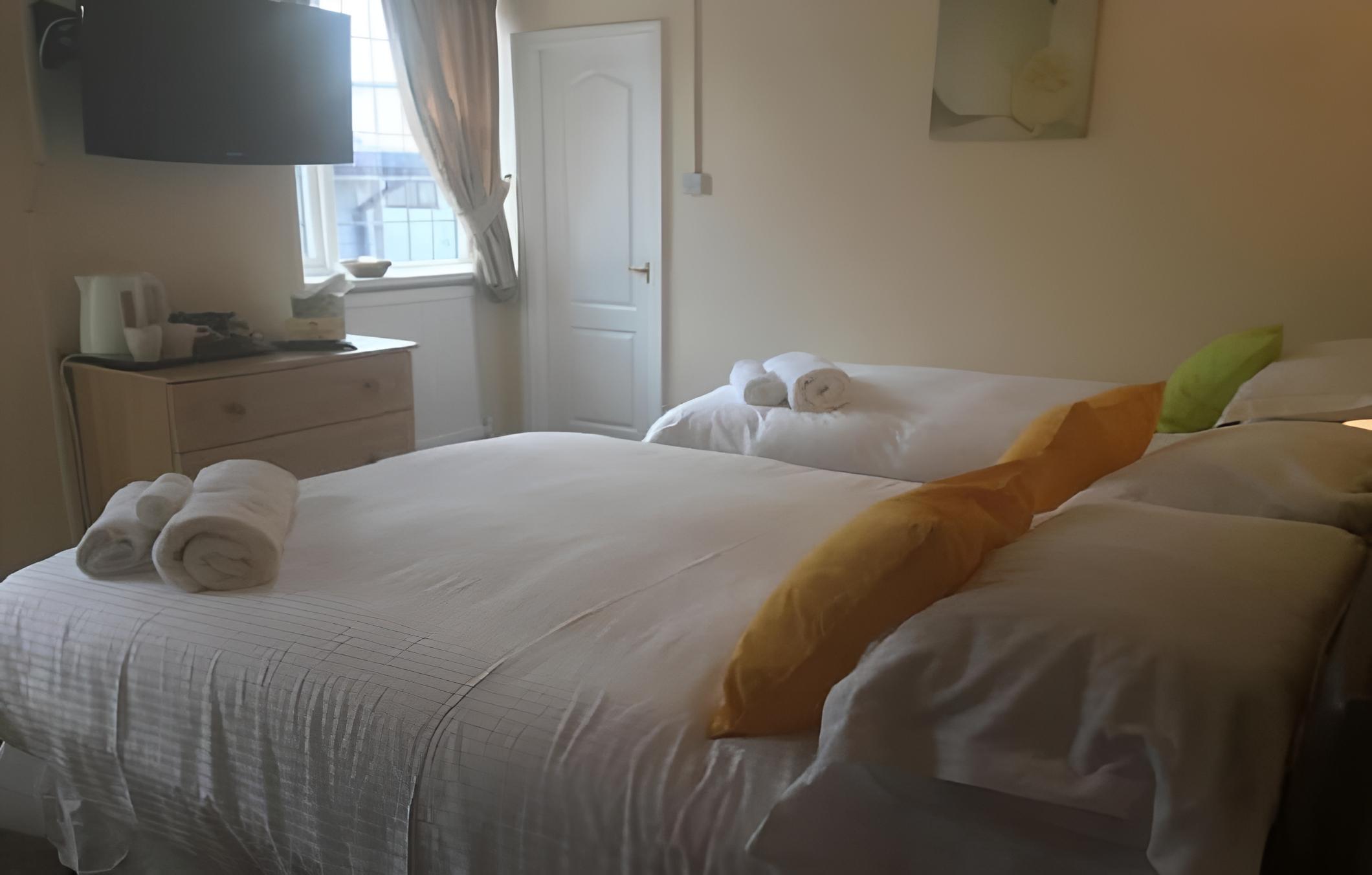 Standard Twin Room, Shared Bathroom photo 1