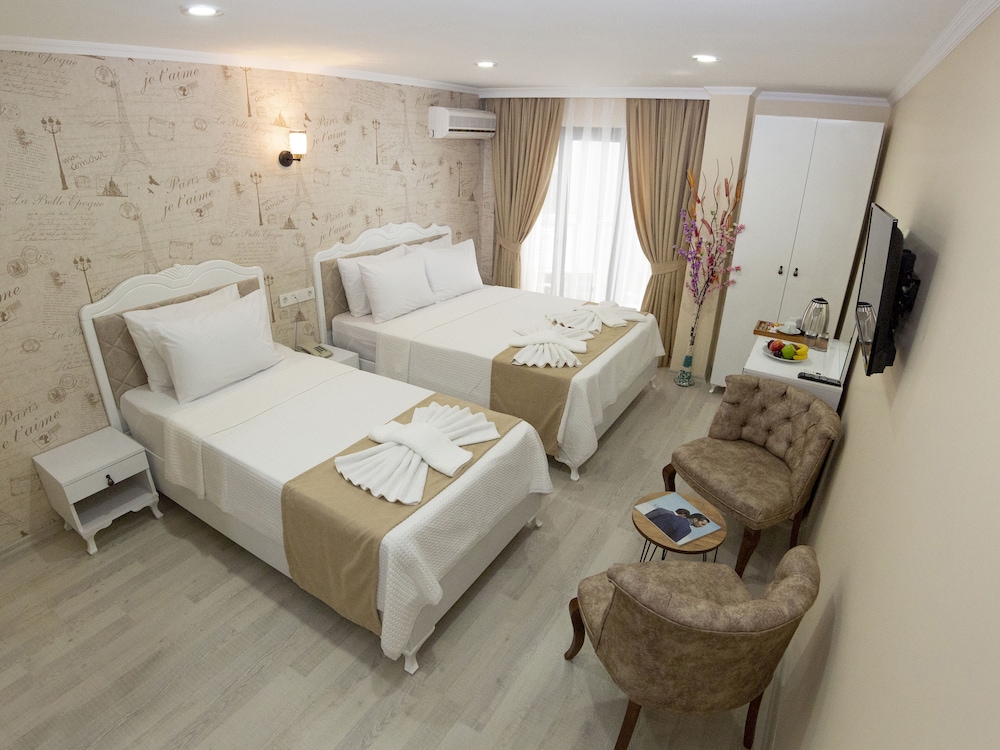 Deluxe Triple Room photo 1