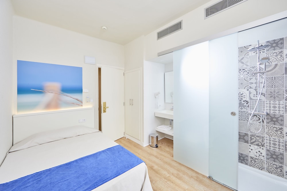 Basic Room, 1 Double Bed photo 2