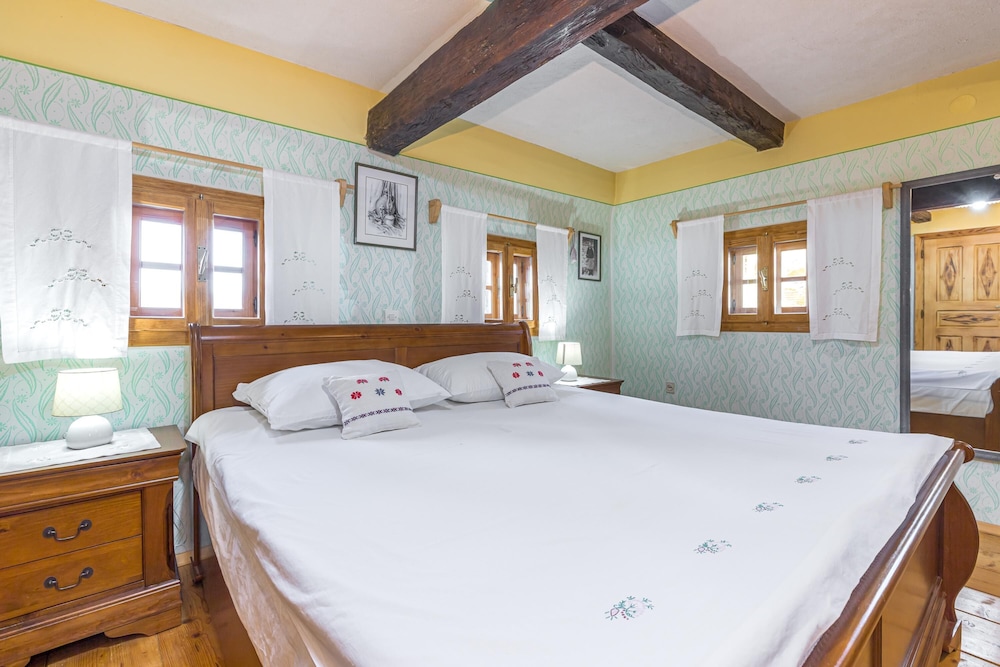 Family Chalet, Multiple Bedrooms, Mountainside (Homestead Bahor With Whirlpool) photo 3