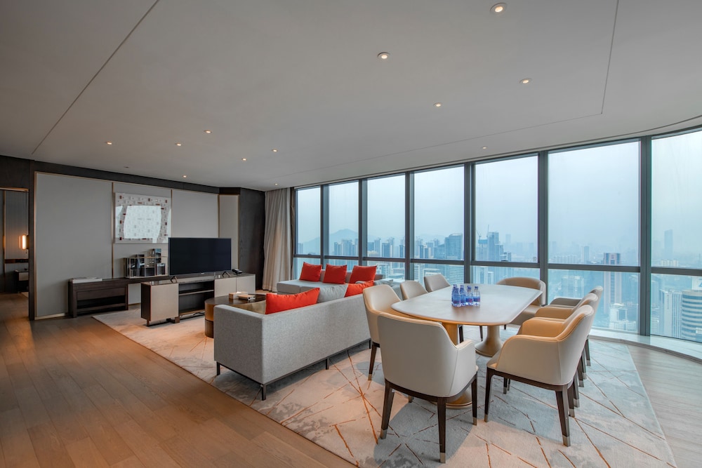 Suite, 1 King Bed, Club Lounge Access (Chairman)