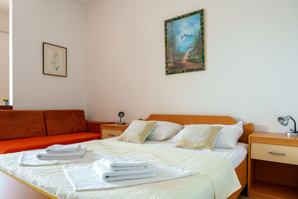 Studio, Multiple Bedrooms, Balcony, City View photo 3