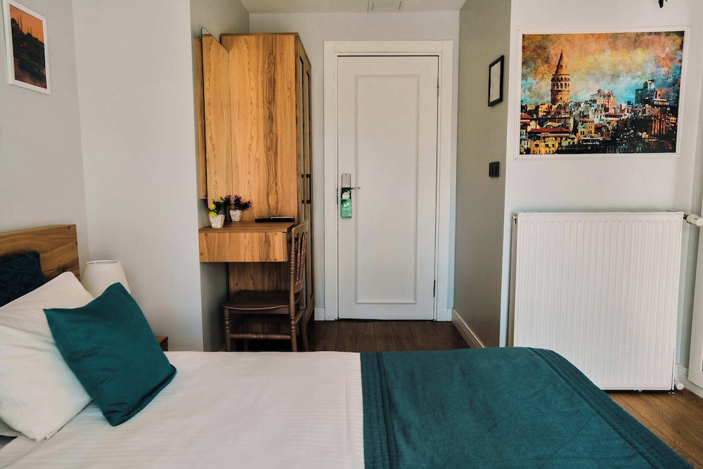 Elite Room, 1 King Bed, City View photo 2