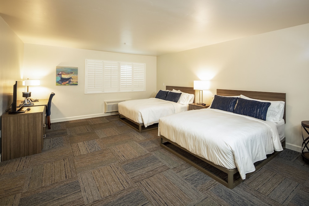 Deluxe Room, 2 Queen Beds - Photo 1