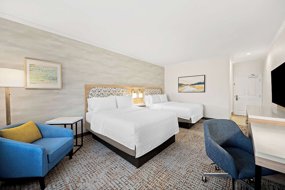 Room, 2 Queen Beds, Accessible, Non Smoking (w/Roll in Shower) photo 3